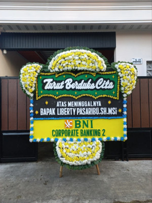 Papan Bunga Duka di Kadolo