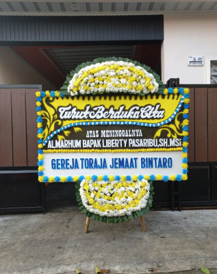 Papan Bunga Duka di Kadolo